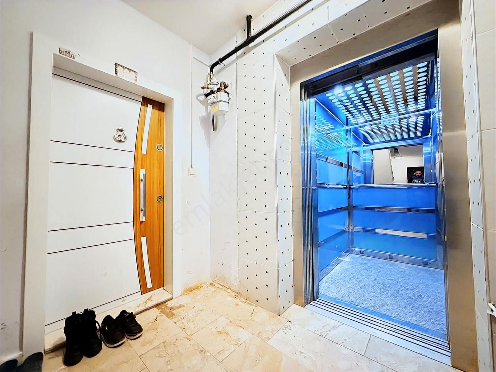 Yüce'den▓2+1 Asansörlü Köşe Başı Güney Cephe Fırsat Daire.