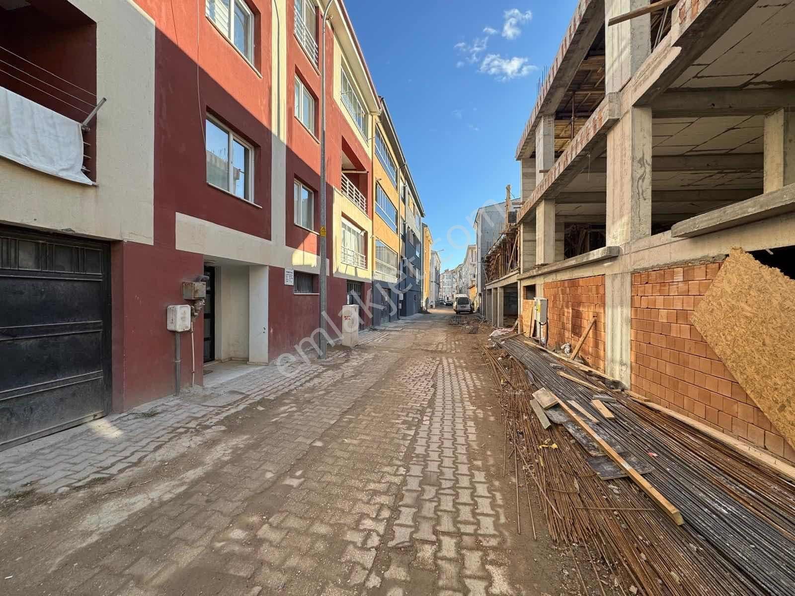 Sütlüce Mah. Eğitimciler Cad. Yanı Arakat Kiralık 1+1 Daire - Görsel 17