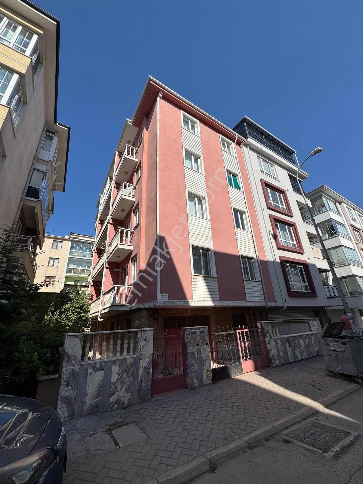 Bahçelievler Mh. Plevne Sk Üzerinde Balkonlu Kiralık 2+0 Daire - Görsel 14