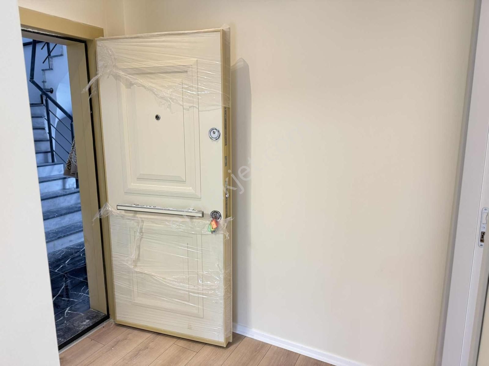 Kuşadası Davutlar Nezih Lokasyonda Satılık 1+1 Daire - Görsel 13