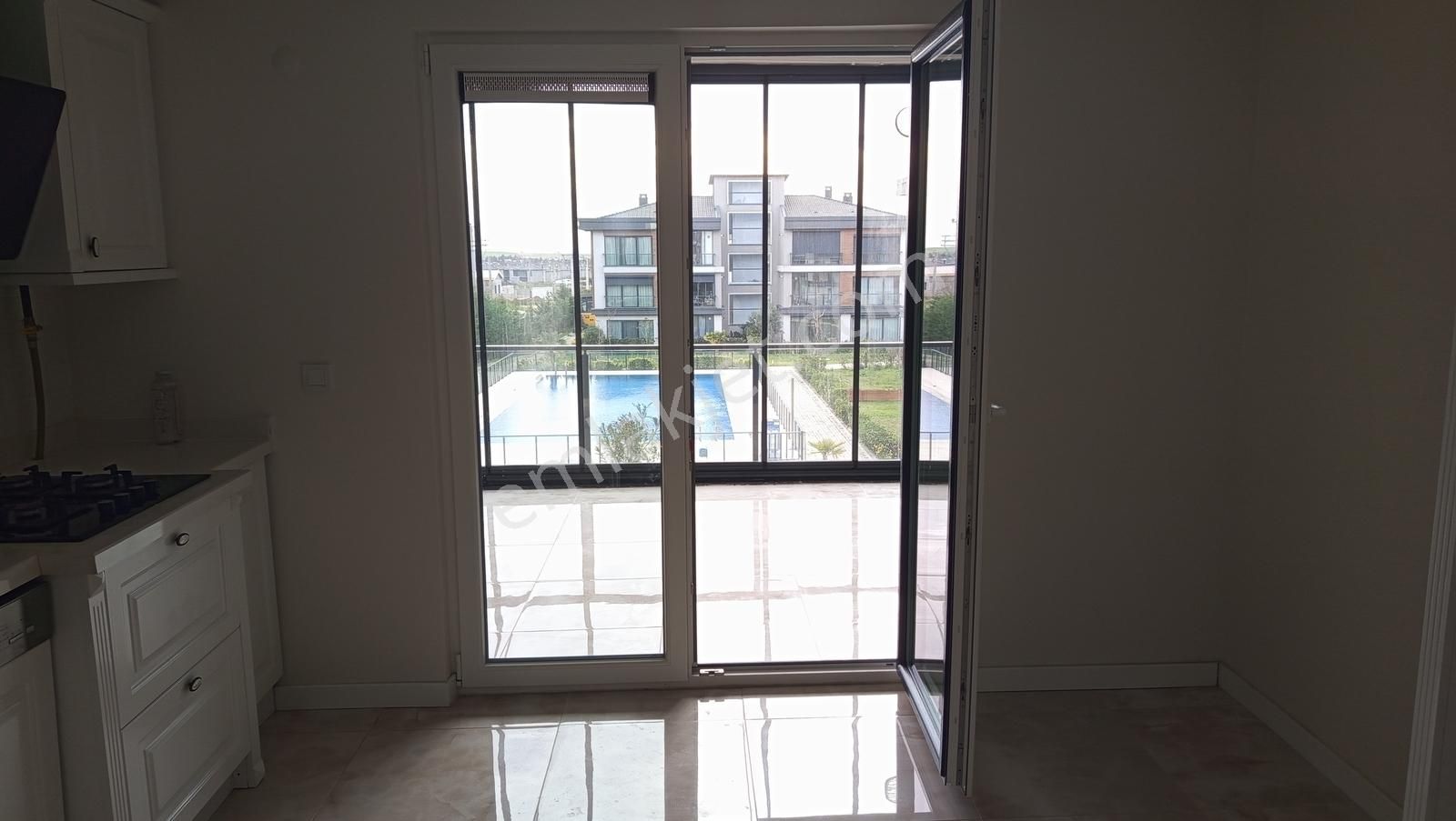 Vitrin Sitesinde 3+1 Arakat 150m2 Havuz Cephe Daire - Görsel 3