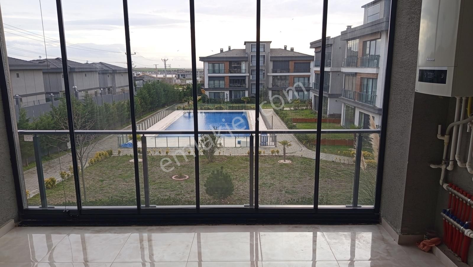 Vitrin Sitesinde 3+1 Arakat 150m2 Havuz Cephe Daire - Görsel 1