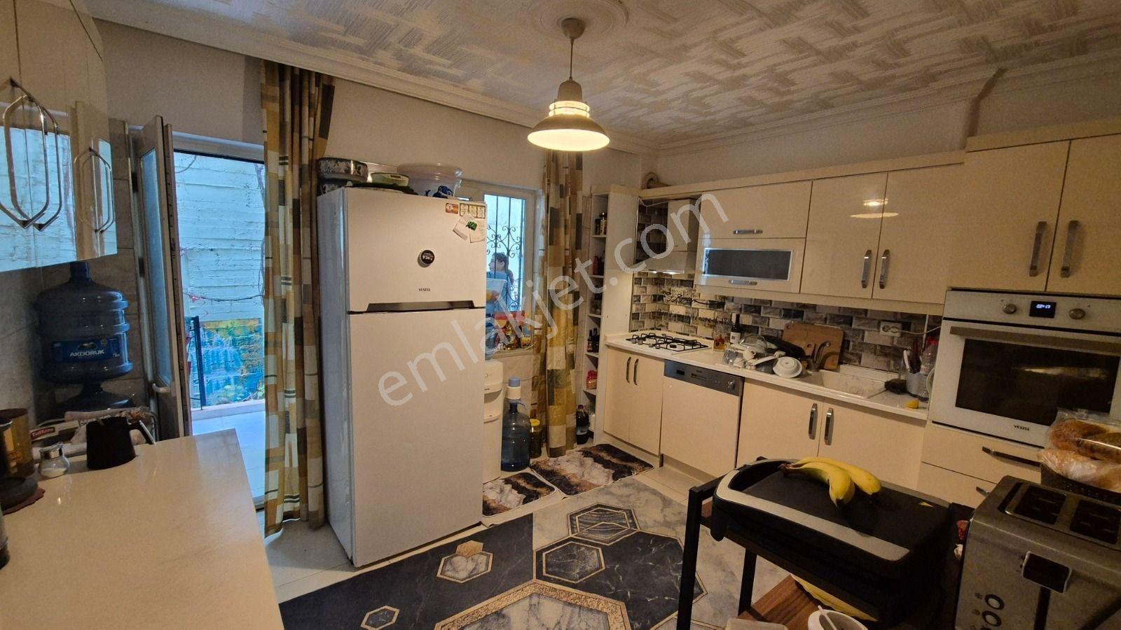 Kuşadası Merkezde, Çarşıya Yürüyüş Mesafesinde 3+1 Satılık Daire - Görsel 7