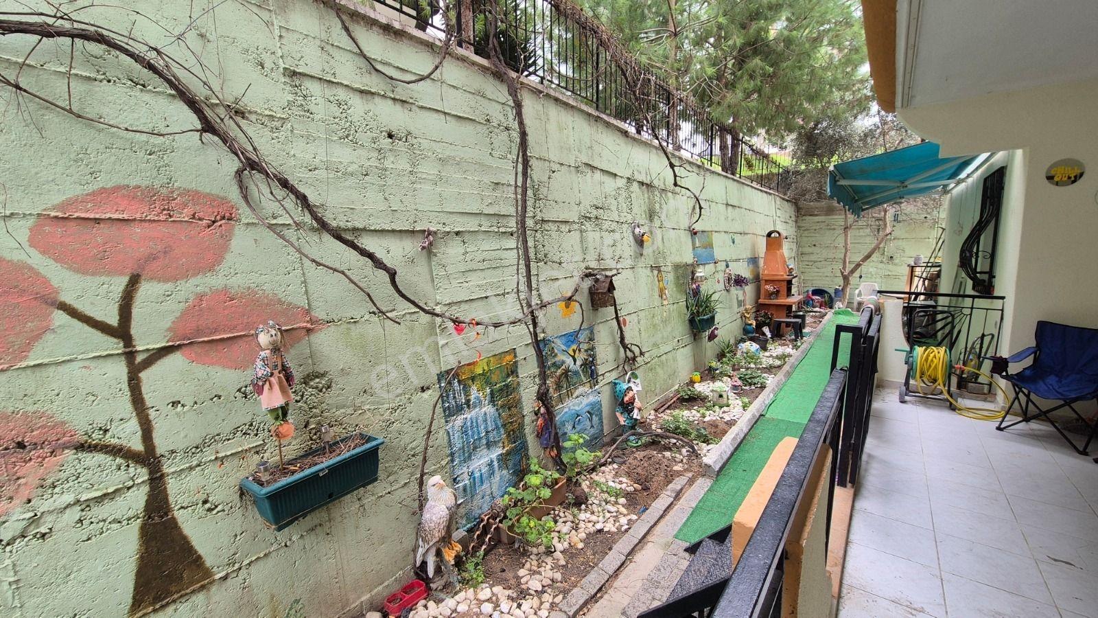 Kuşadası Merkezde, Çarşıya Yürüyüş Mesafesinde 3+1 Satılık Daire - Görsel 2