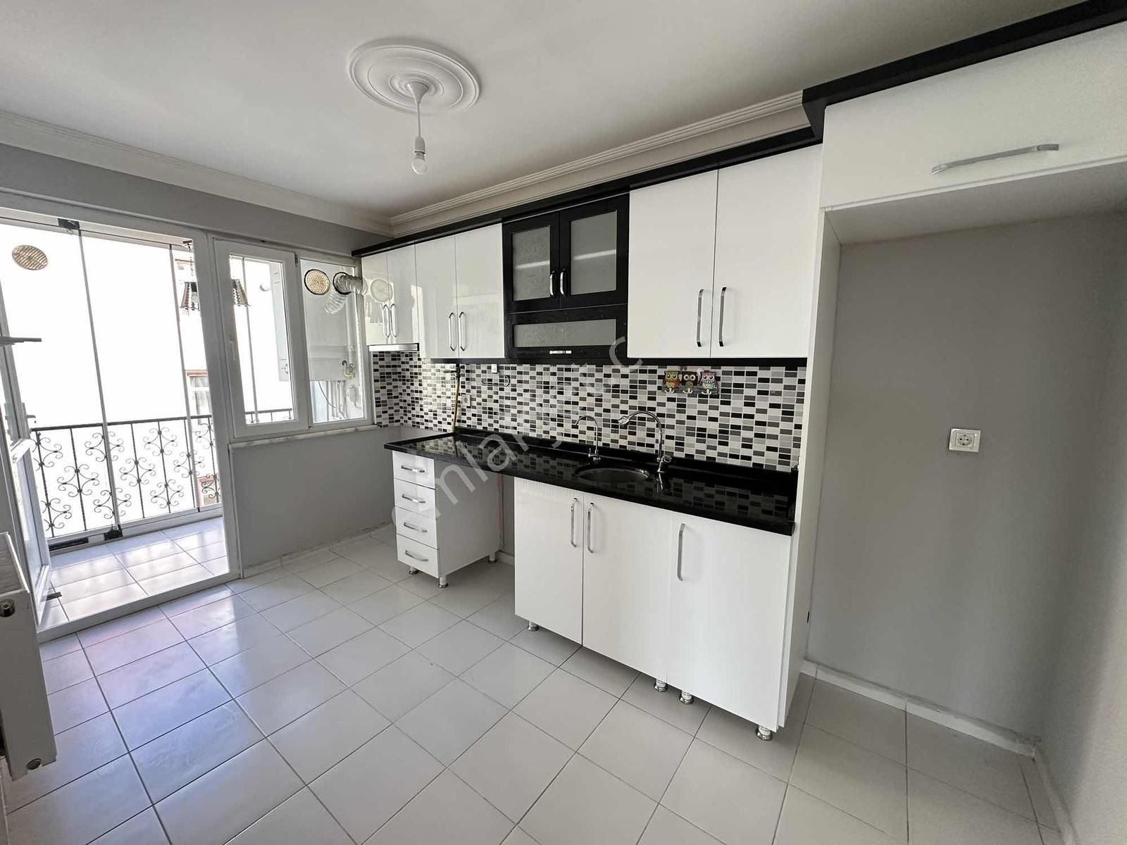 Kapaklı Belediye Meydanında Kiralık 3+1 Daire - Görsel 8