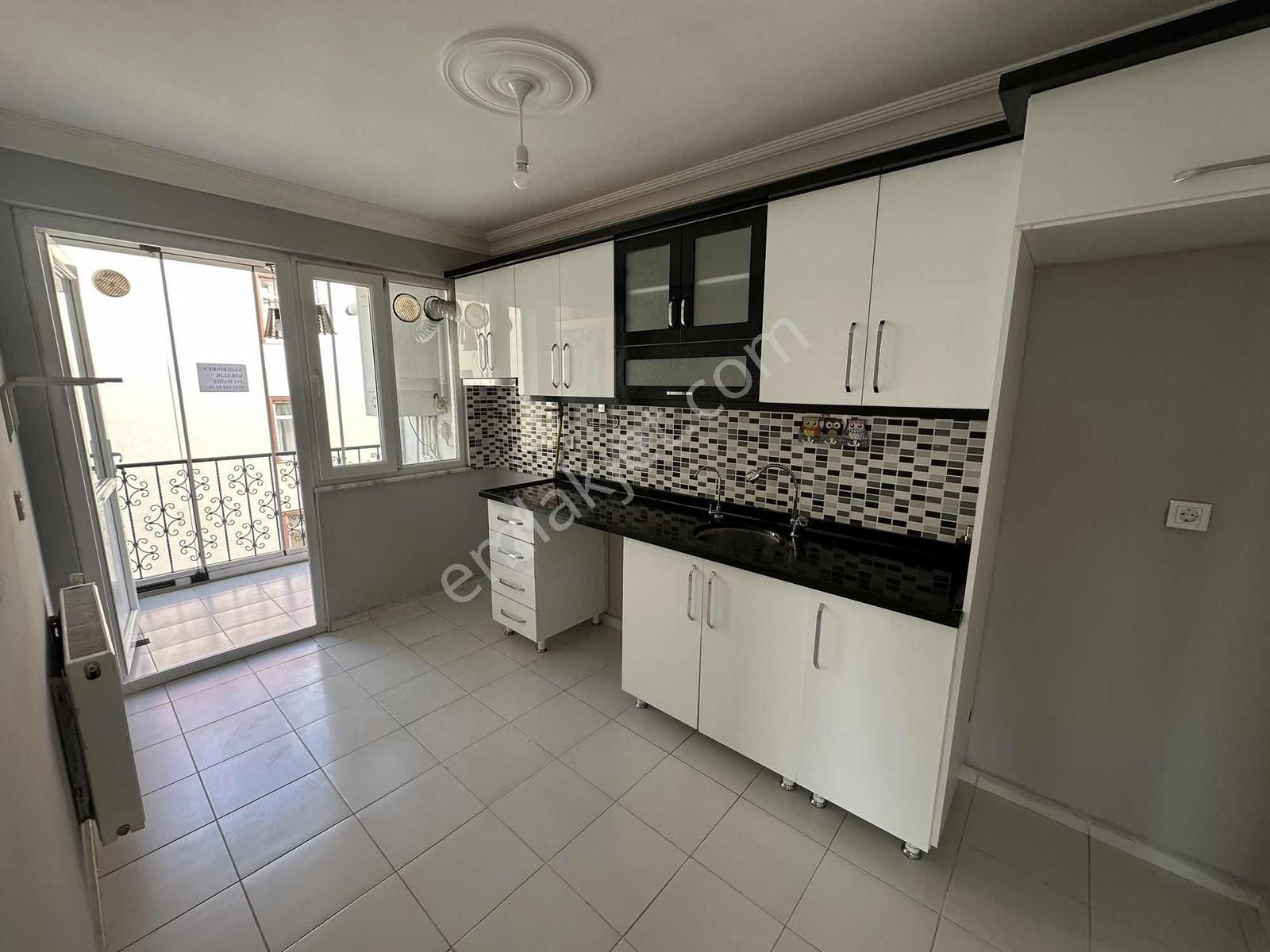 Kapaklı Belediye Meydanında Kiralık 3+1 Daire - Görsel 7