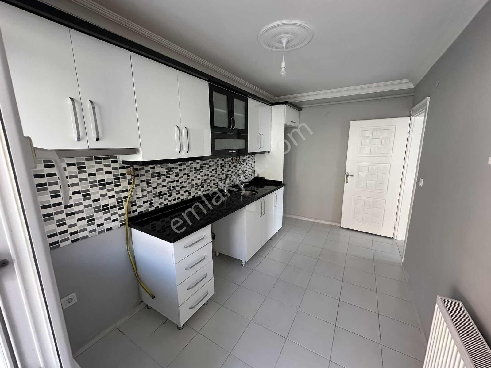 Kapaklı Belediye Meydanında Kiralık 3+1 Daire - Görsel 9