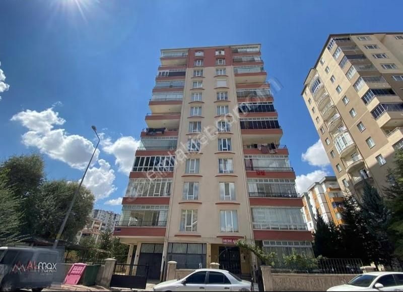 Mihtatpaşa Mahlesinde 3+1 Satlık Kombili Daire