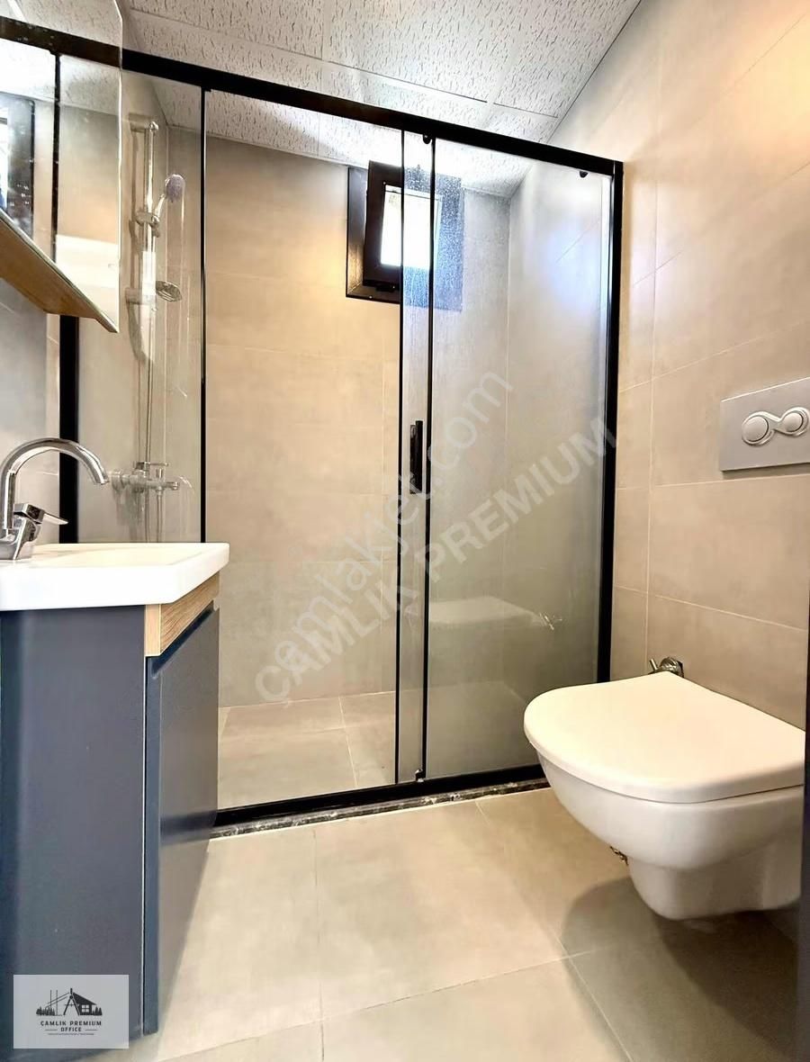 Kınıklı Yunusemre'de Arakat Balkonlu Full Eşyalı Lüks 1+1 Apart - Görsel 2