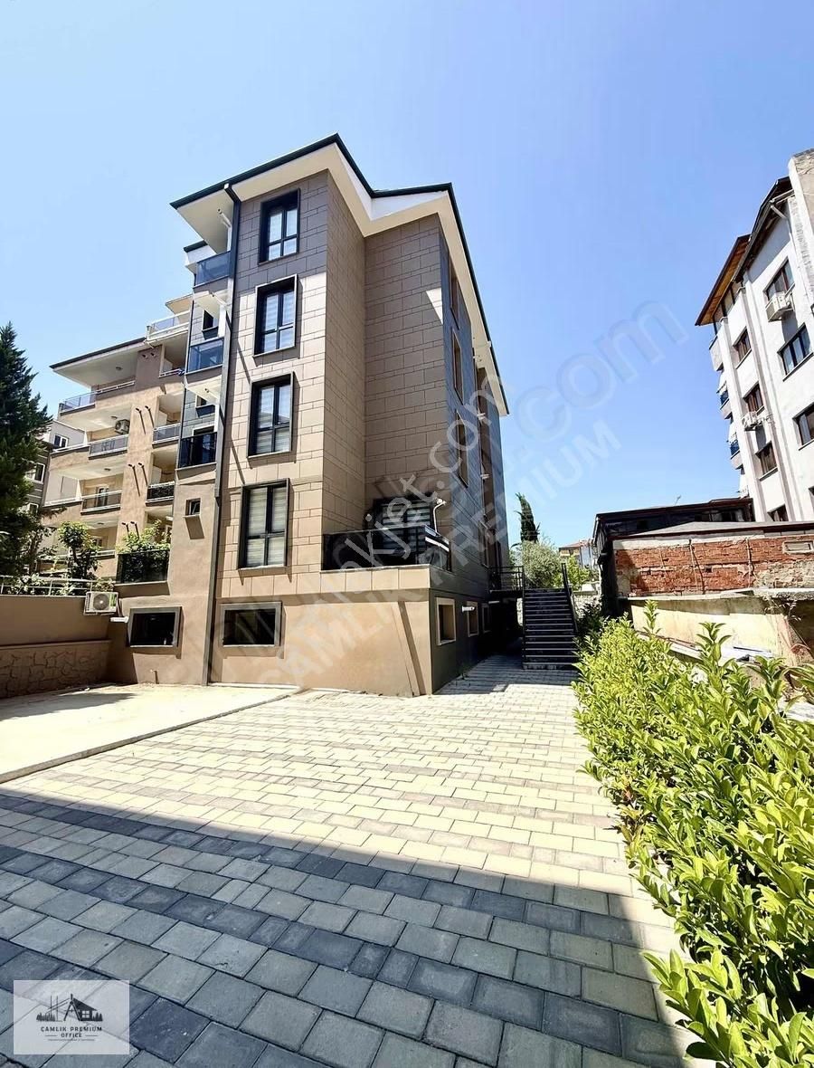 Kınıklı Yunusemre'de Arakat Balkonlu Full Eşyalı Lüks 1+1 Apart