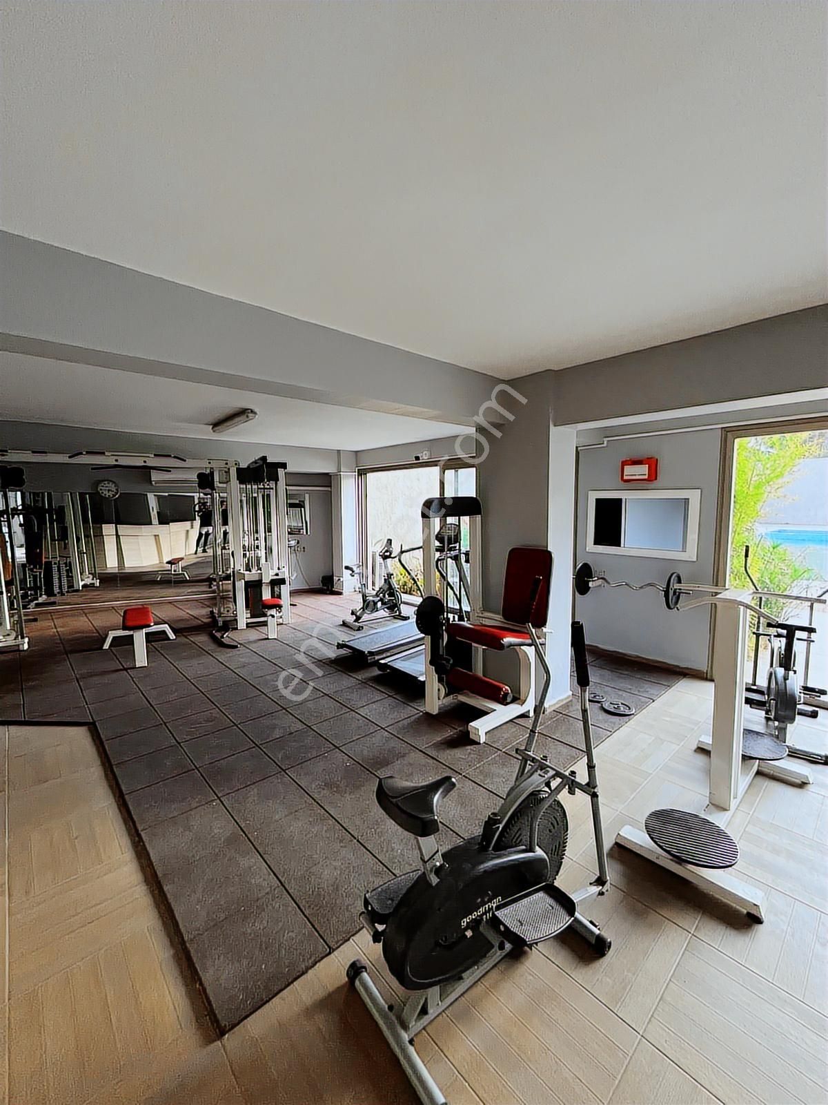 Çiçekpark'ta 4+1 Havuzlu, Güvenlikli, Otoparklı Lüks Daire - Görsel 6