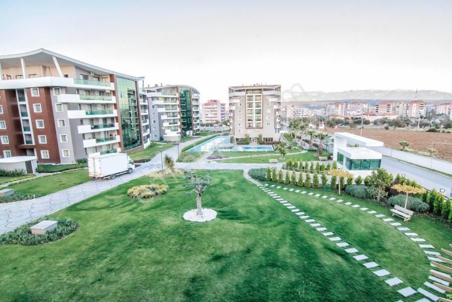 Çiçekpark'ta 4+1 Havuzlu, Güvenlikli, Otoparklı Lüks Daire - Görsel 2