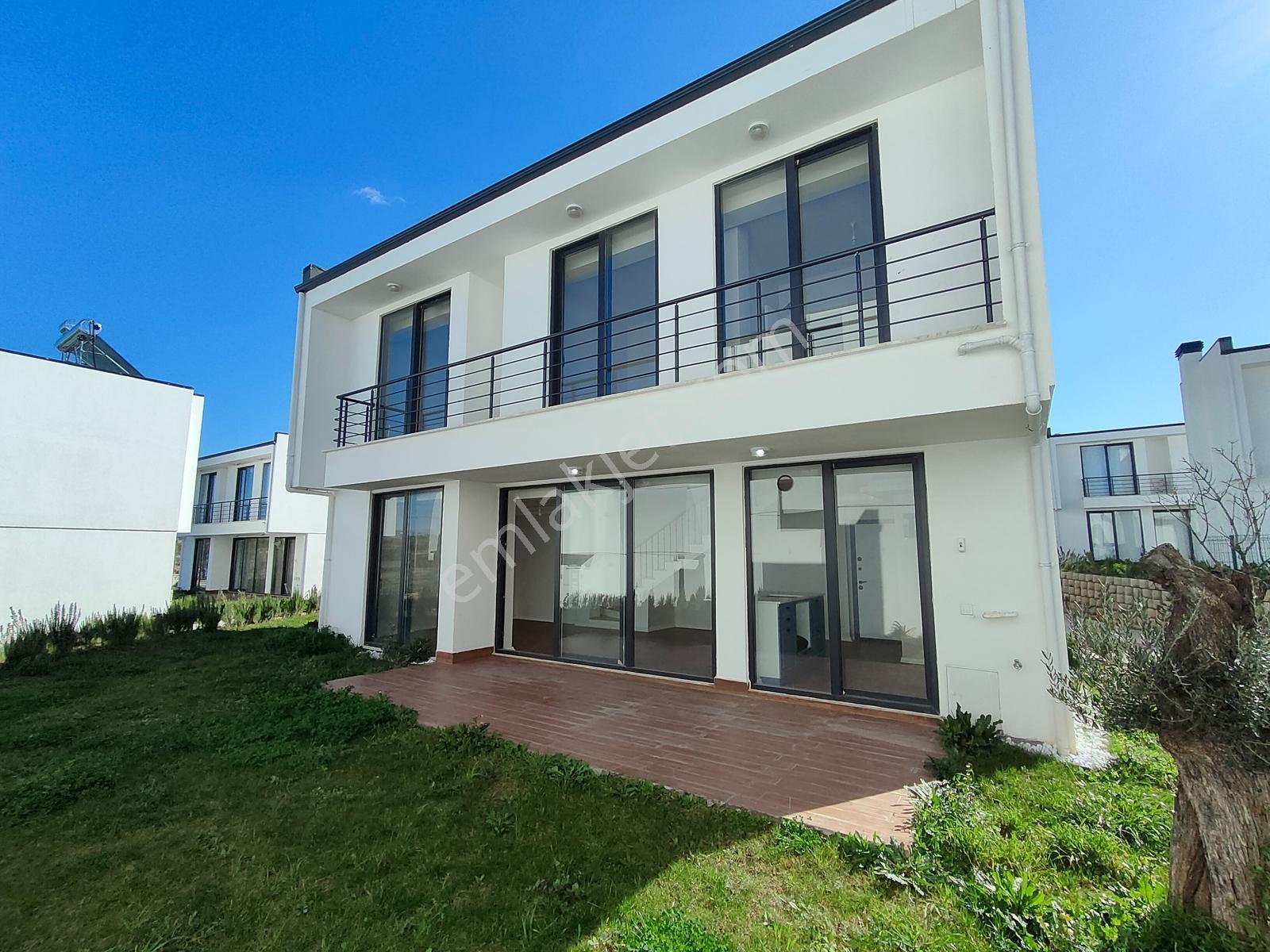 Gömeç Keremköy'de Havuzlu Site İçerisinde 3+1 Satılık Villa - Görsel 12