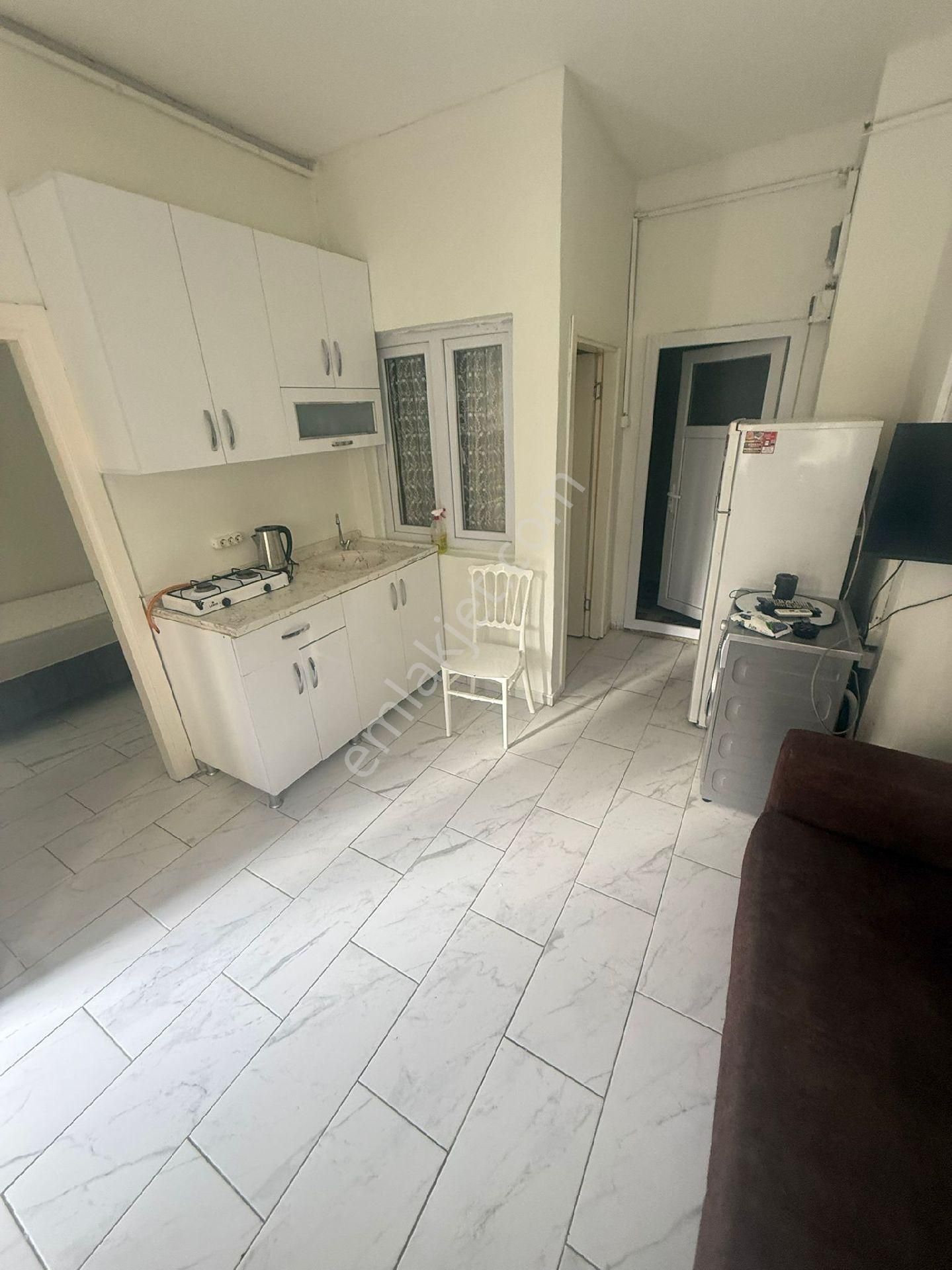 Güzelyalı Mahallesinde 2+1 Tertemiz Site İçerisinde Eşyalı Kiralık Daire