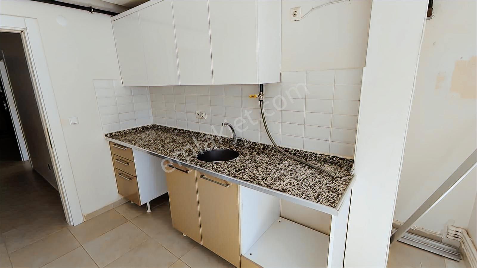 Merkez Cami Yanı Yeni Bina 2+1 Kapalı Otoparklı, Doğalgazlı