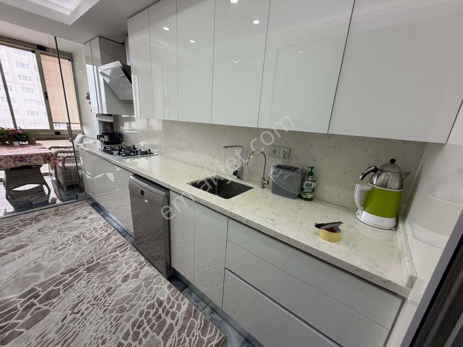 Beylikdüzü Marmara Mahallesinde 3+1 155 M2 İçi Bakımlı Satılık Daire Oturuma Hazırdır - Görsel 13