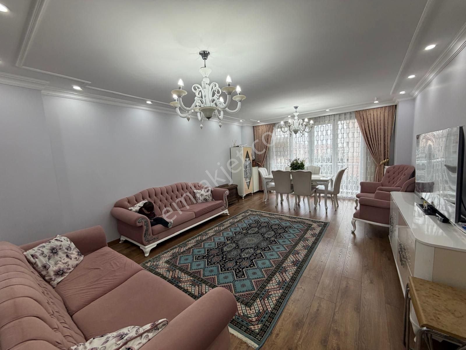Beylikdüzü Marmara Mahallesinde 3+1 155 M2 İçi Bakımlı Satılık Daire Oturuma Hazırdır - Görsel 5