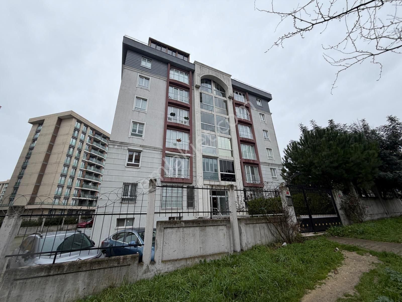 Beylikdüzü Marmara Mahallesinde 3+1 155 M2 İçi Bakımlı Satılık Daire Oturuma Hazırdır - Görsel 2