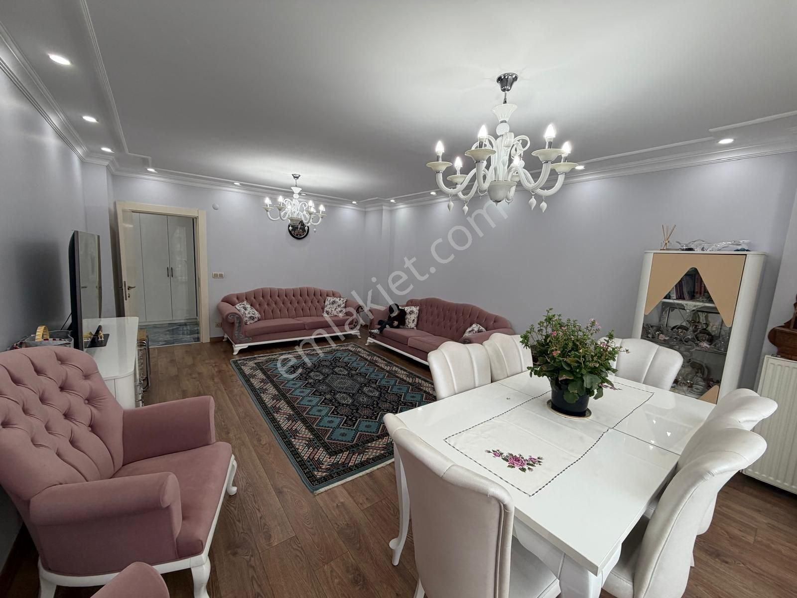 Beylikdüzü Marmara Mahallesinde 3+1 155 M2 İçi Bakımlı Satılık Daire Oturuma Hazırdır - Görsel 8