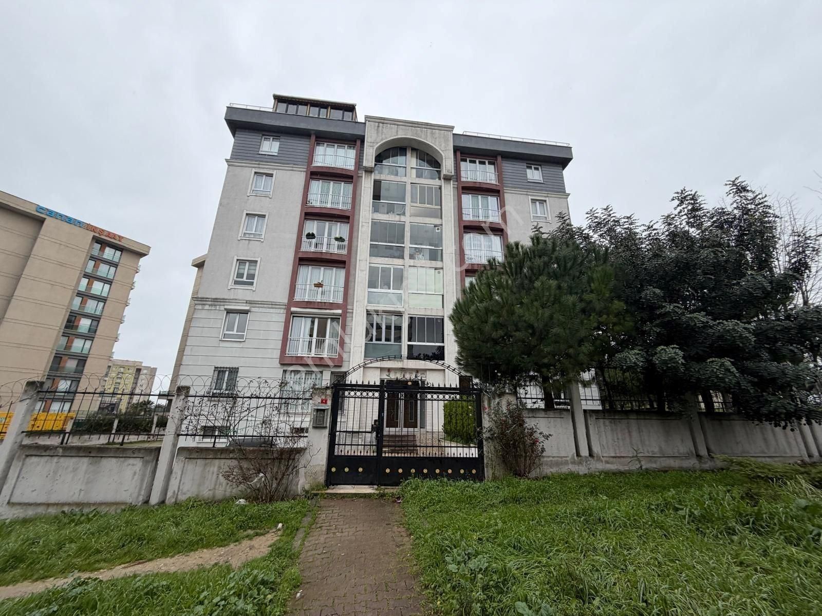 Beylikdüzü Marmara Mahallesinde 3+1 155 M2 İçi Bakımlı Satılık Daire Oturuma Hazırdır