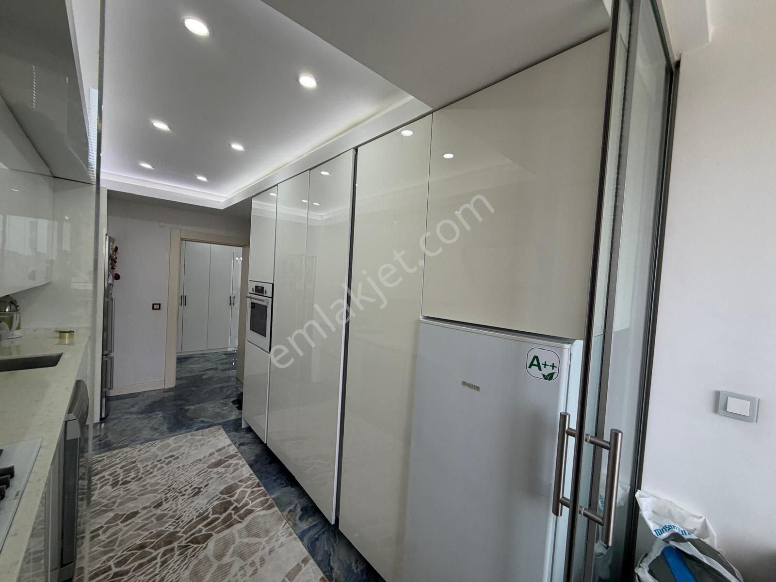 Beylikdüzü Marmara Mahallesinde 3+1 155 M2 İçi Bakımlı Satılık Daire Oturuma Hazırdır - Görsel 12