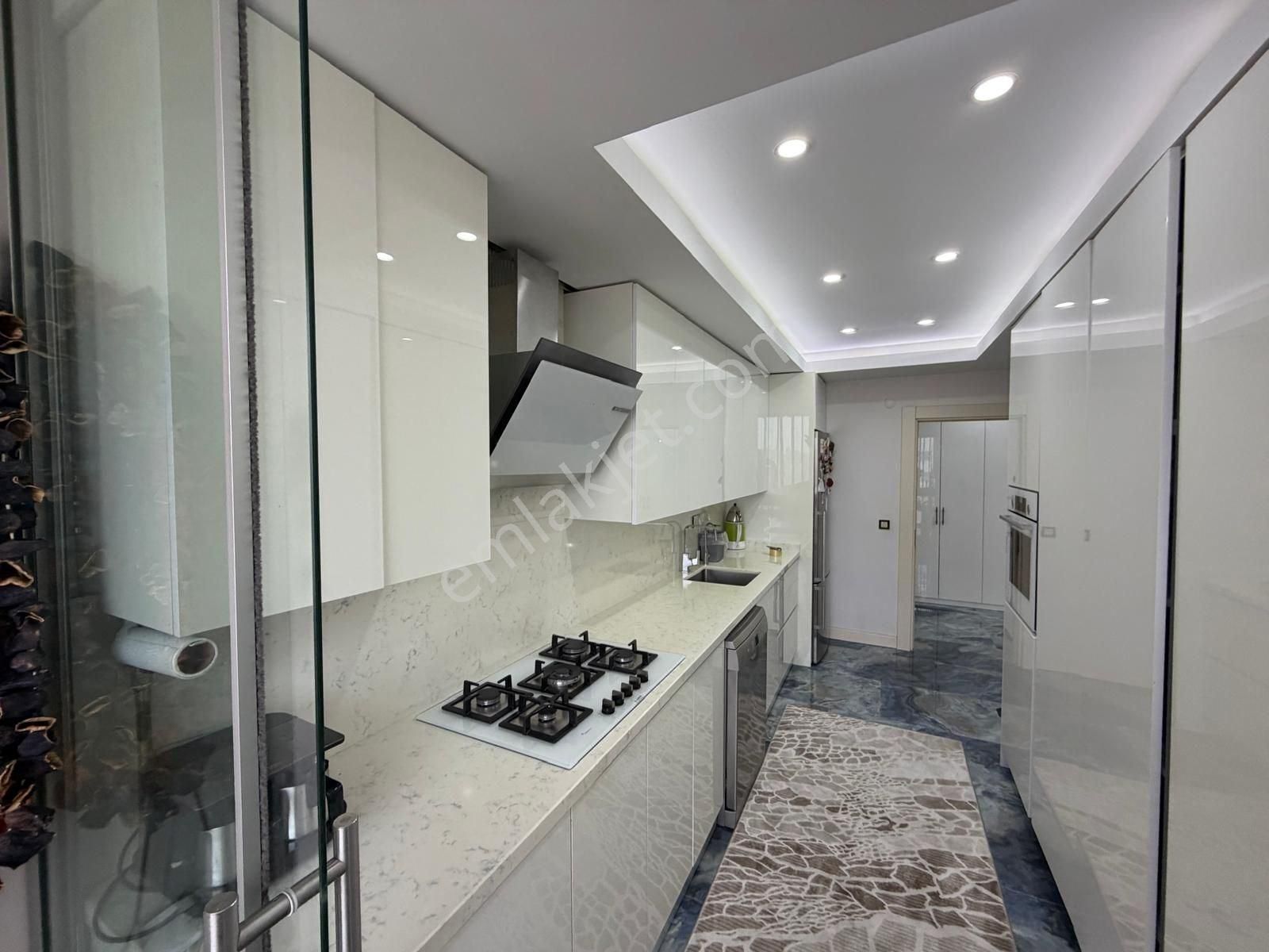 Beylikdüzü Marmara Mahallesinde 3+1 155 M2 İçi Bakımlı Satılık Daire Oturuma Hazırdır - Görsel 11