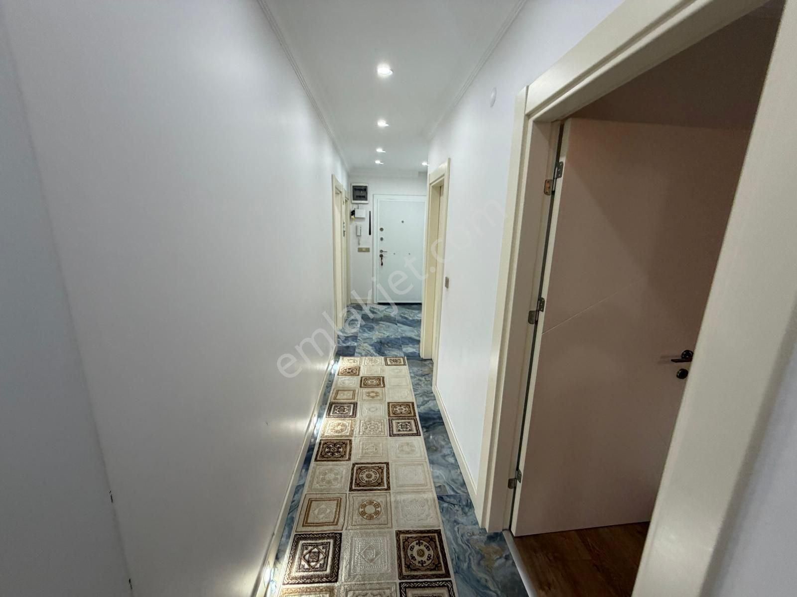 Beylikdüzü Marmara Mahallesinde 3+1 155 M2 İçi Bakımlı Satılık Daire Oturuma Hazırdır - Görsel 28