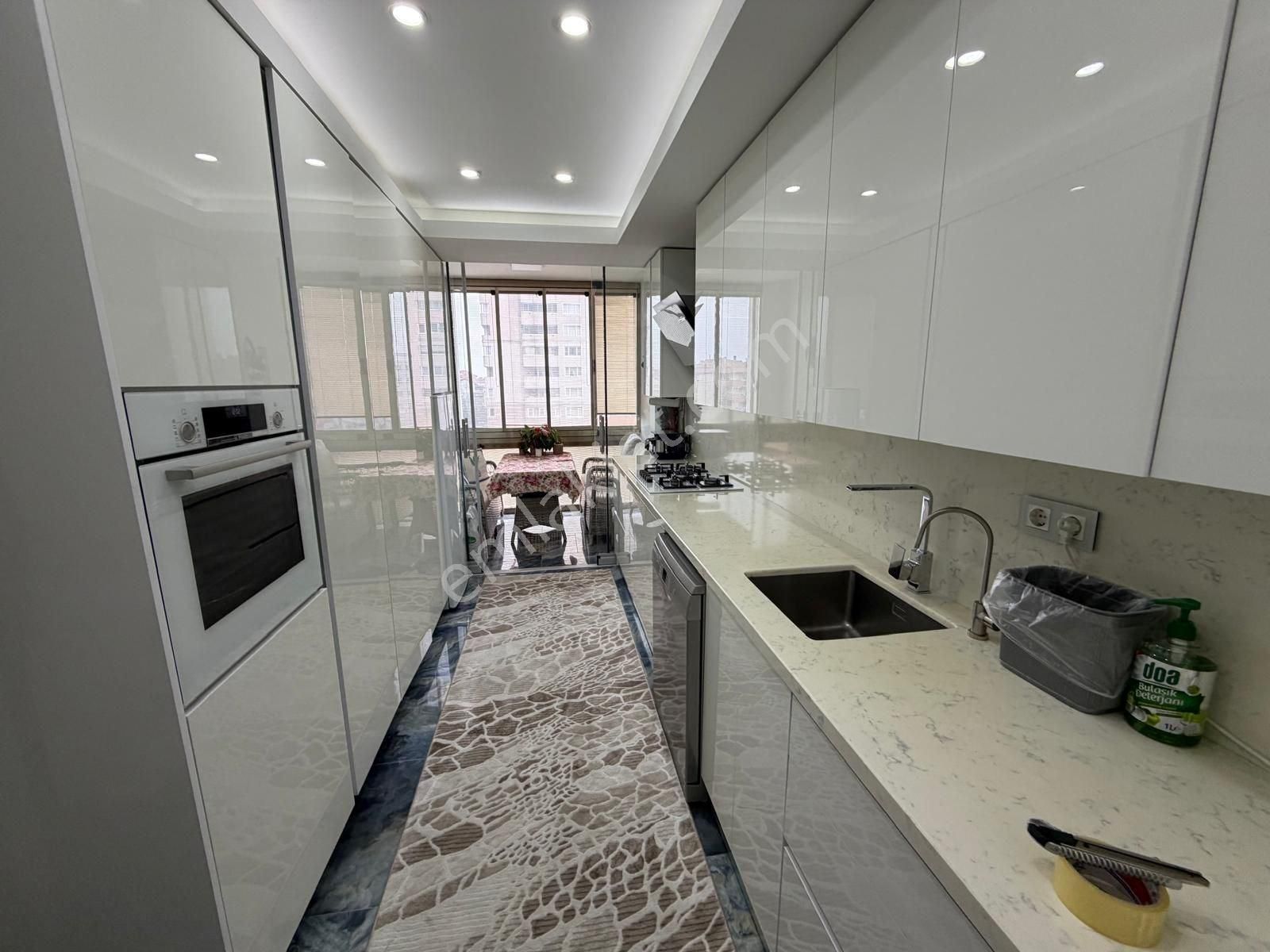 Beylikdüzü Marmara Mahallesinde 3+1 155 M2 İçi Bakımlı Satılık Daire Oturuma Hazırdır - Görsel 10