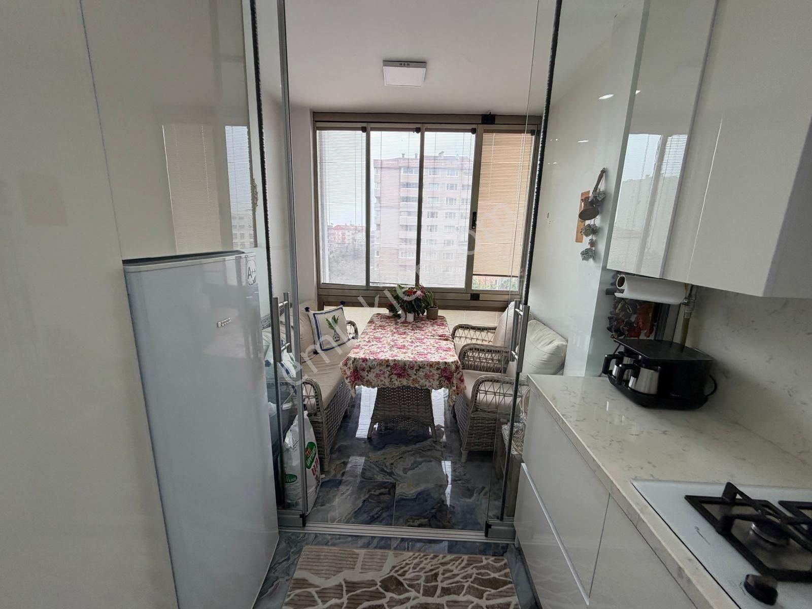 Beylikdüzü Marmara Mahallesinde 3+1 155 M2 İçi Bakımlı Satılık Daire Oturuma Hazırdır - Görsel 14