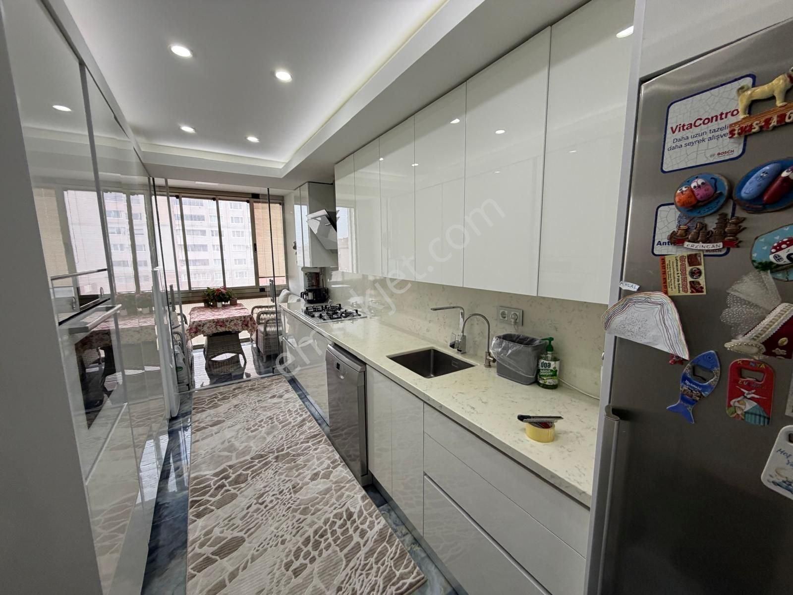 Beylikdüzü Marmara Mahallesinde 3+1 155 M2 İçi Bakımlı Satılık Daire Oturuma Hazırdır - Görsel 9