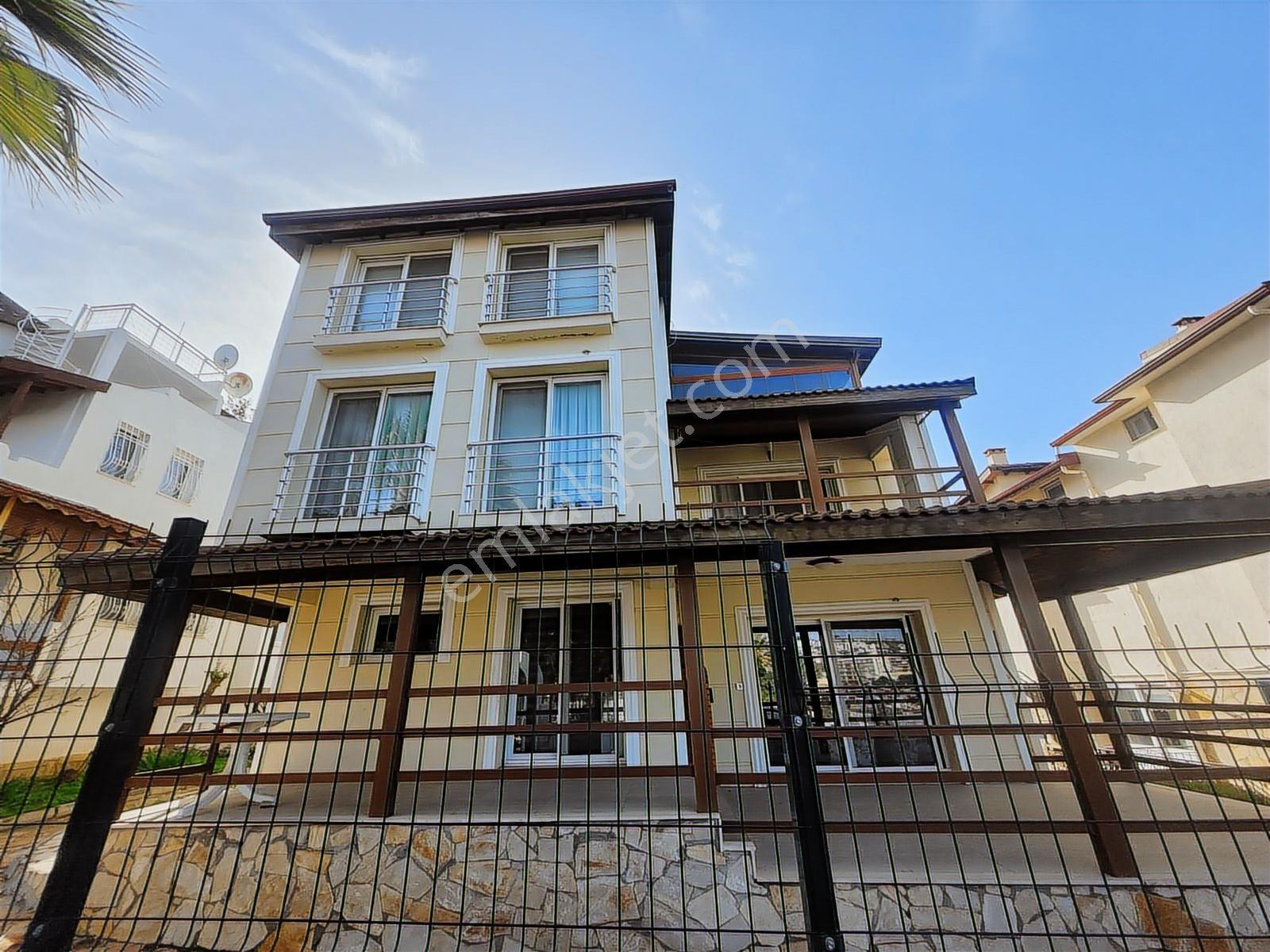 Kuşadası Plaja 400 M Doğalgazlı Eşyalı