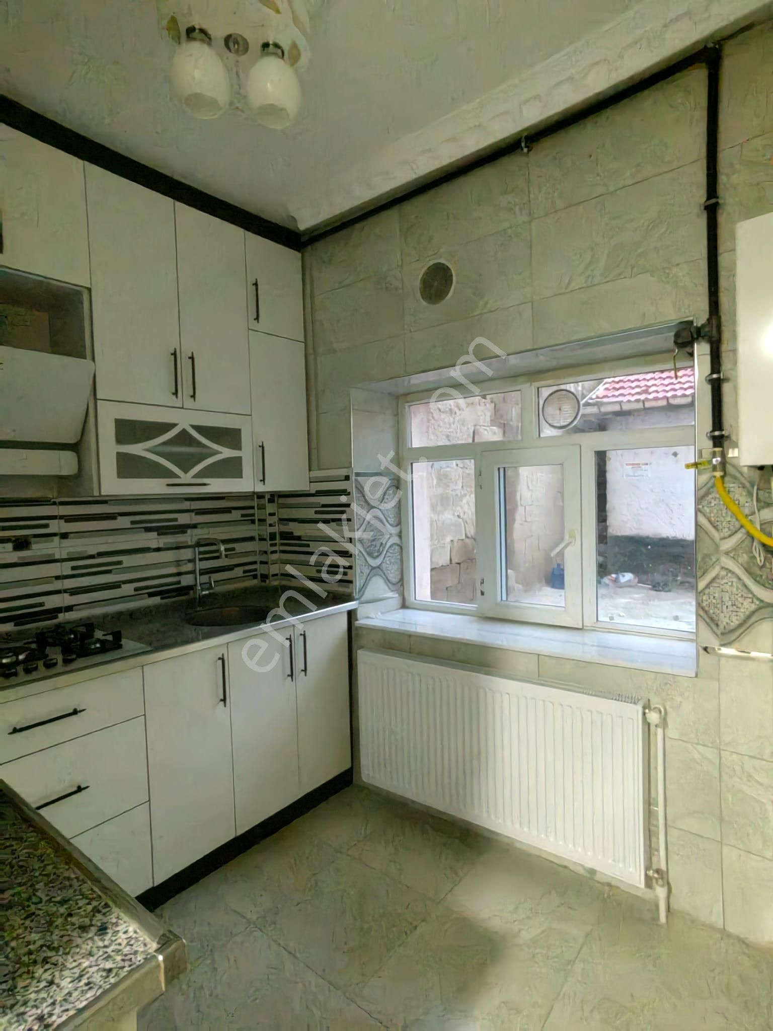 Akçay Emlak'tan Akşehir Salı Pazarı Civarında Komple Bakımlı Müstakil Tadında Kiralık 2+1 Daire - Görsel 3