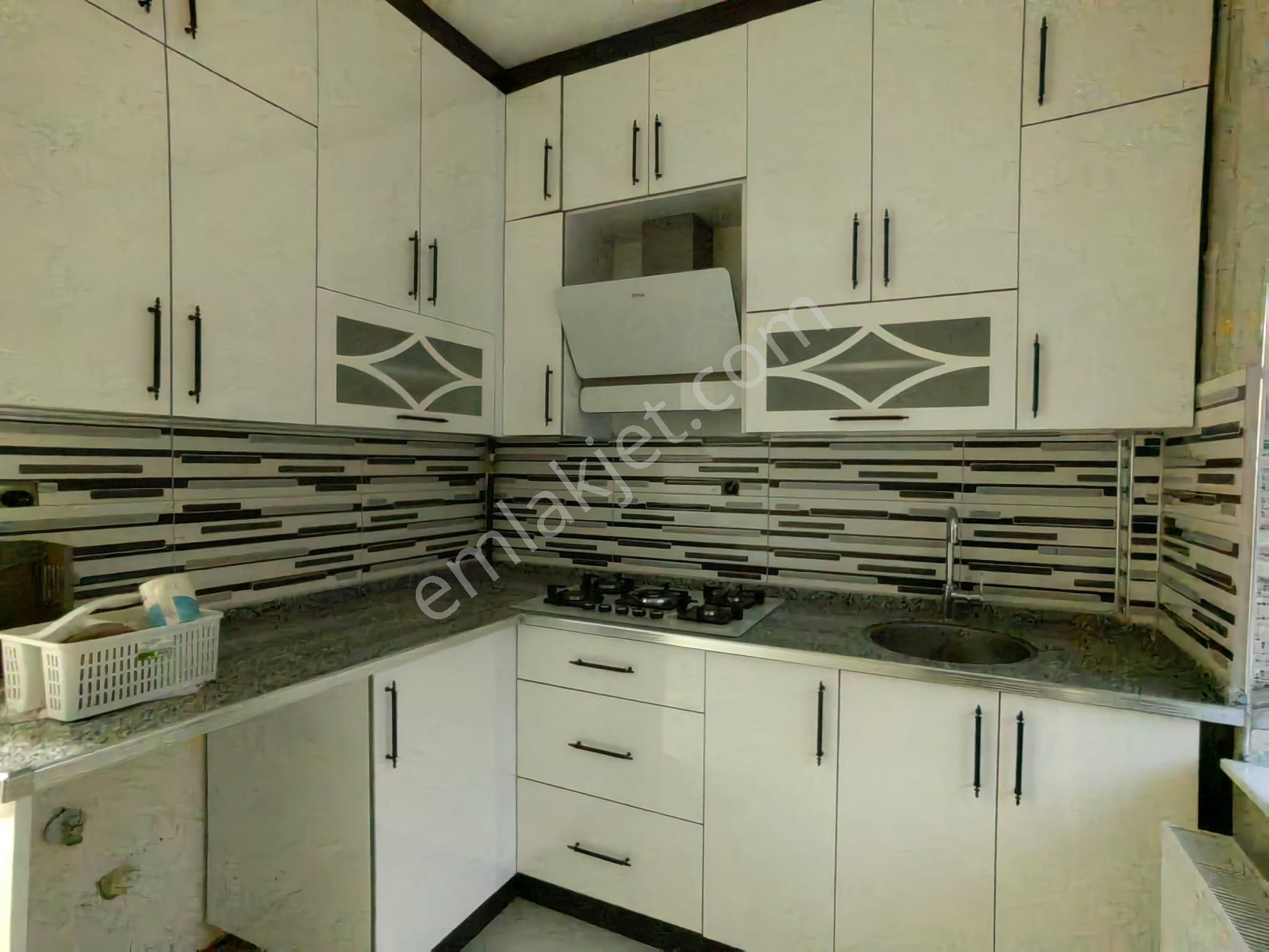 Akçay Emlak'tan Akşehir Salı Pazarı Civarında Komple Bakımlı Müstakil Tadında Kiralık 2+1 Daire