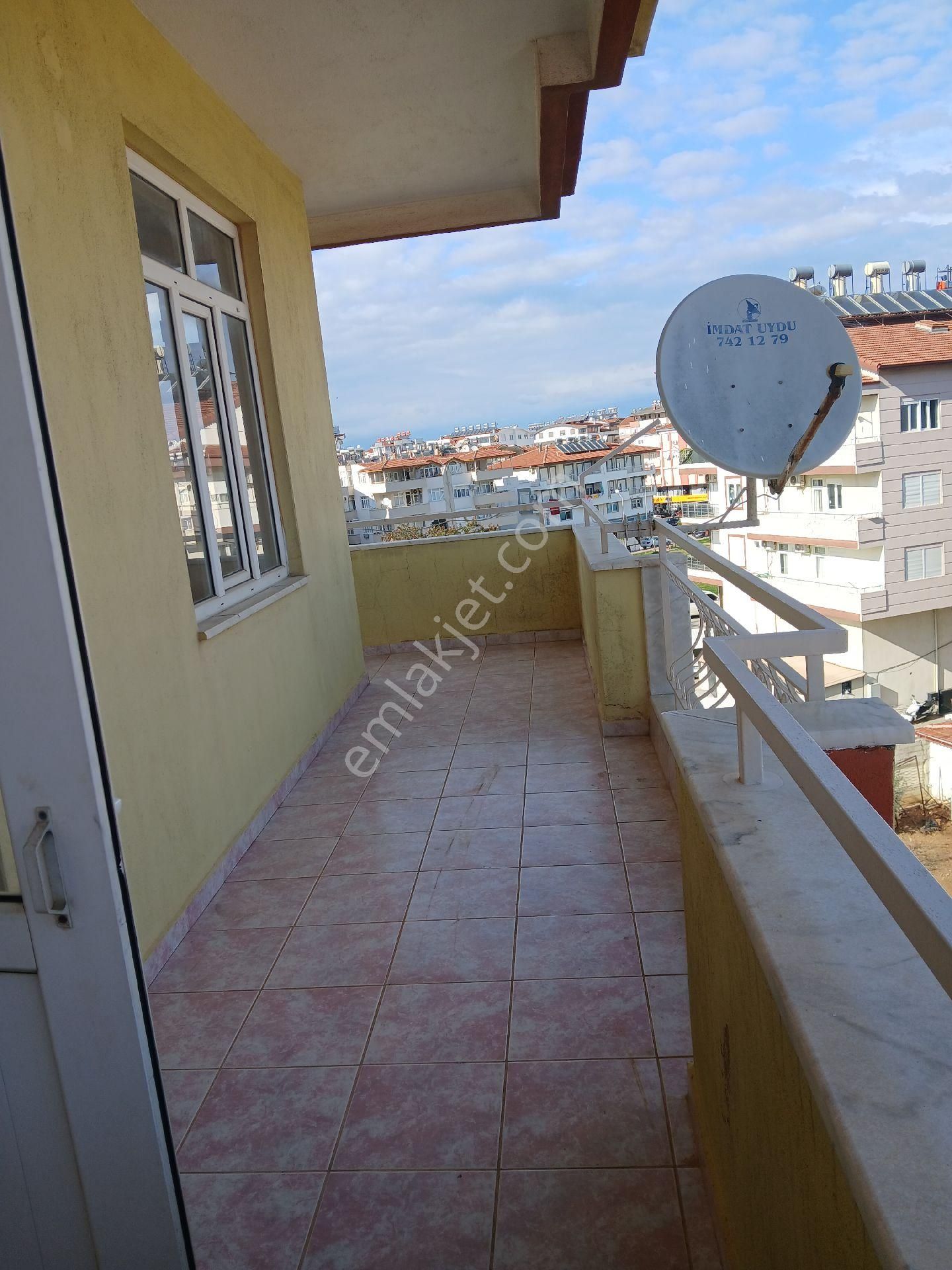 Çarşı Merkezde Doğu Garajında Asansörlü Yeni Boyalı Bakımlı 3+1 - Görsel 3