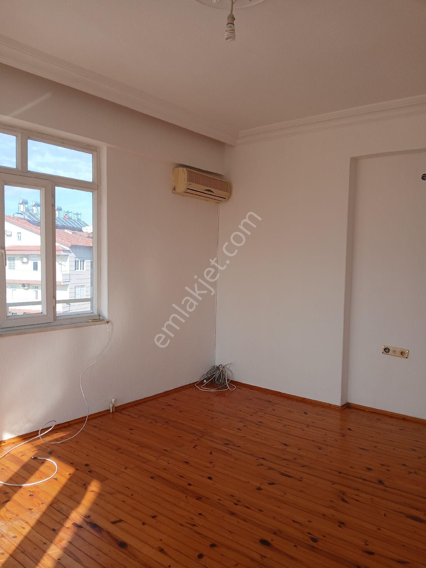 Çarşı Merkezde Doğu Garajında Asansörlü Yeni Boyalı Bakımlı 3+1 - Görsel 14