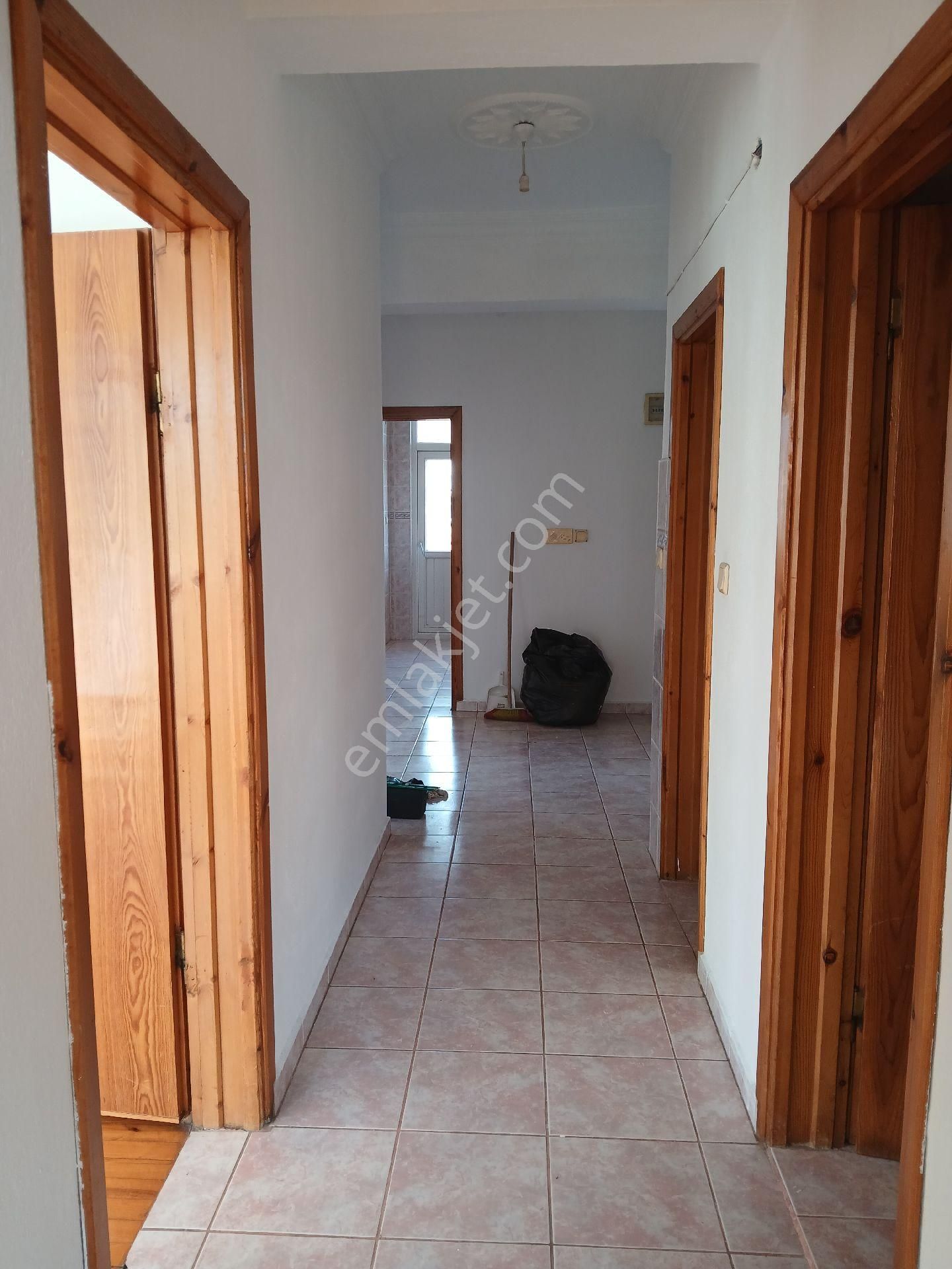 Çarşı Merkezde Doğu Garajında Asansörlü Yeni Boyalı Bakımlı 3+1 - Görsel 13