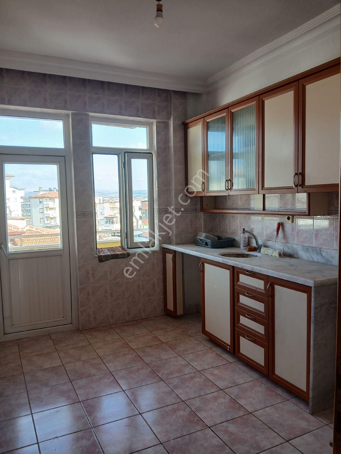 Çarşı Merkezde Doğu Garajında Asansörlü Yeni Boyalı Bakımlı 3+1 - Görsel 6