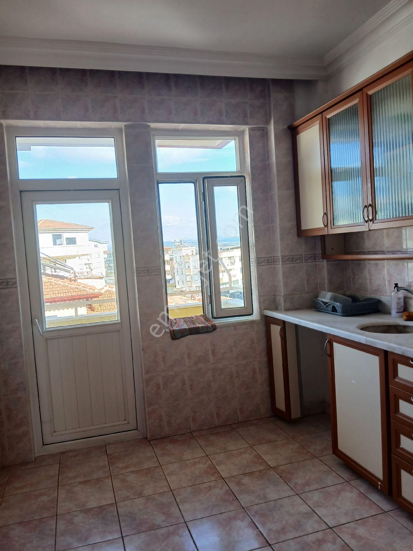 Çarşı Merkezde Doğu Garajında Asansörlü Yeni Boyalı Bakımlı 3+1 - Görsel 2