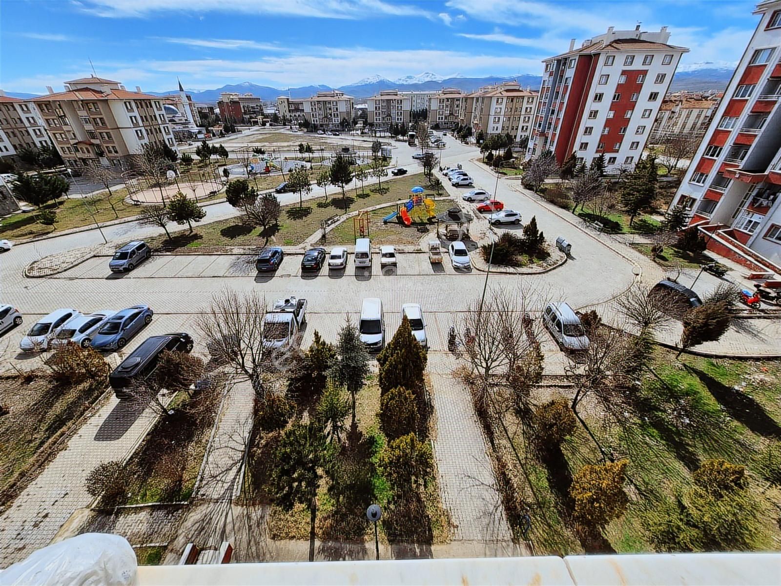 İlbey // Şuhut Tokiler'de Arakat "içi Yapılı" 2+1 Daire - Görsel 2