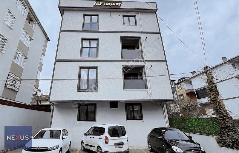 Sultanbeyli Hamidiye Mahallesin'de Kiralık 2+1 Üst Dublex Daire