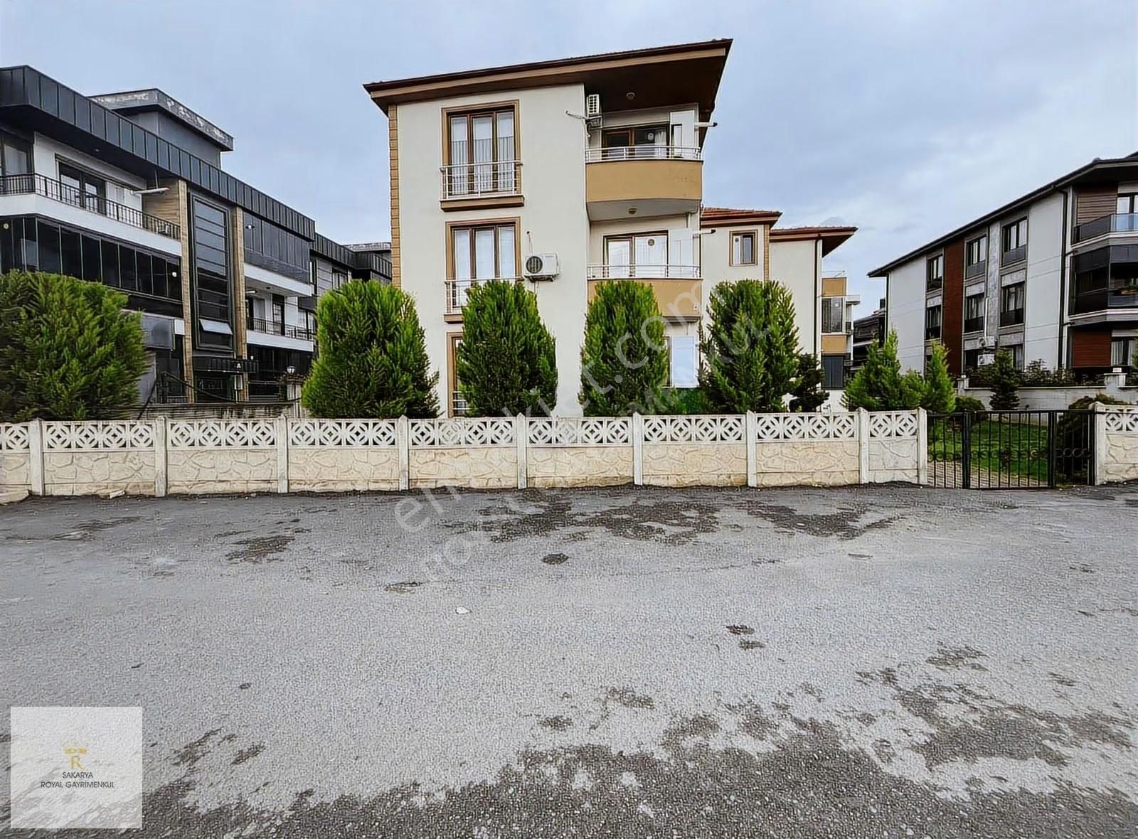 Sakarya Royal'den Tekzen Koleji Karşısı 2+1 Daire