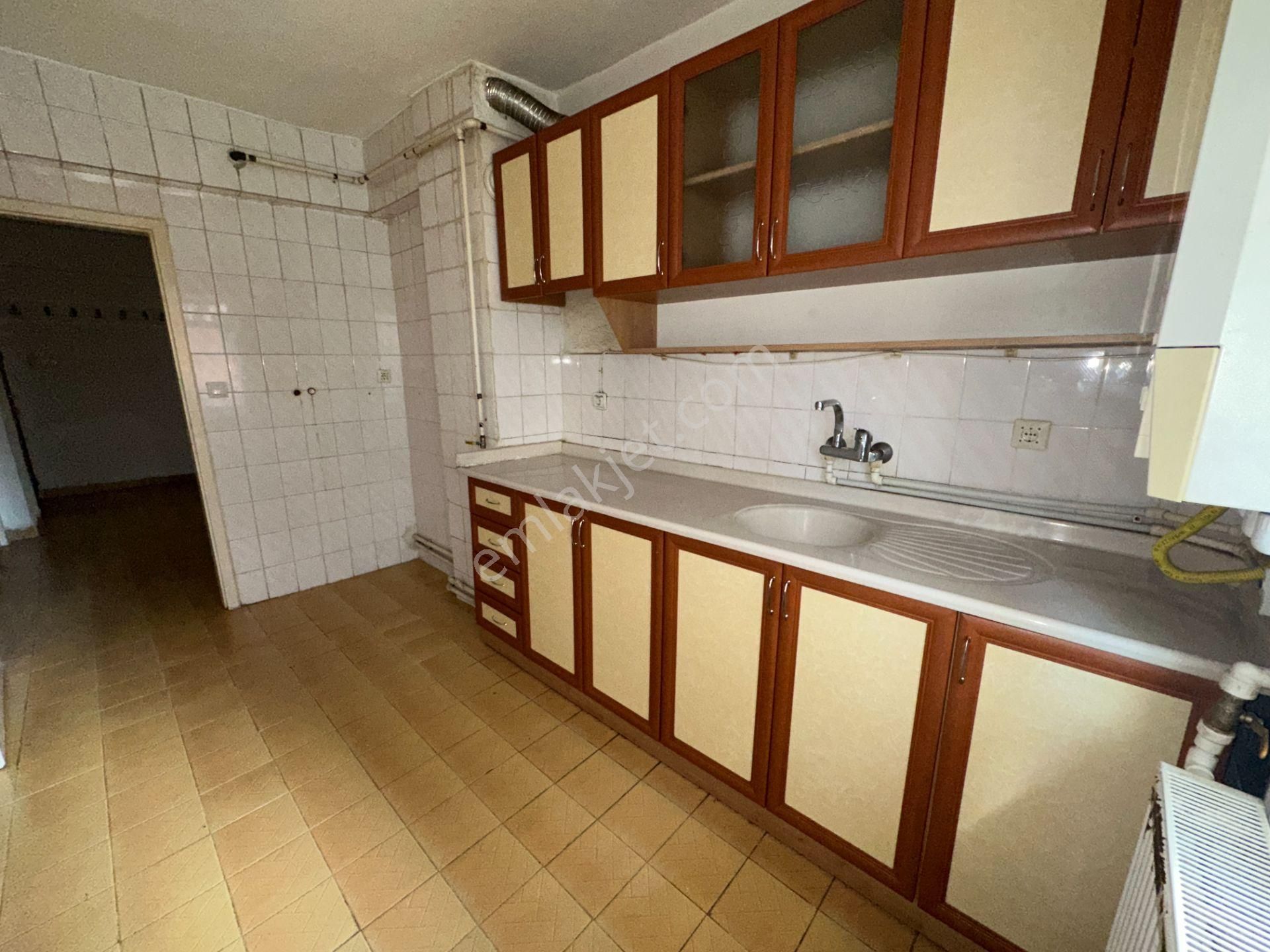 Turyap'tan Köşk Mah Dutluk Yakını 1.kat 3+1 120m2 Caddelere Ve Dutluk Metro Yakını Merkezi Lokasyon - Görsel 9