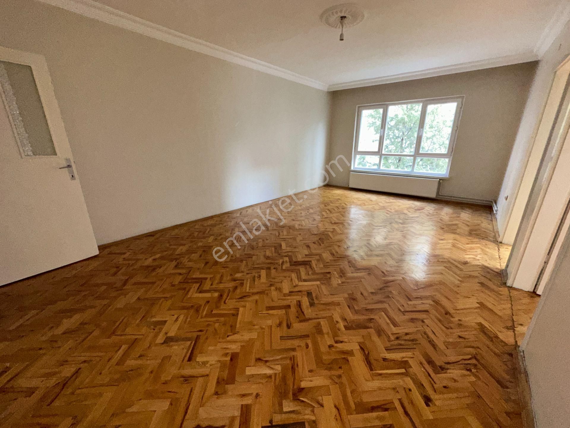 Turyap'tan Köşk Mah Dutluk Yakını 1.kat 3+1 120m2 Caddelere Ve Dutluk Metro Yakını Merkezi Lokasyon - Görsel 3