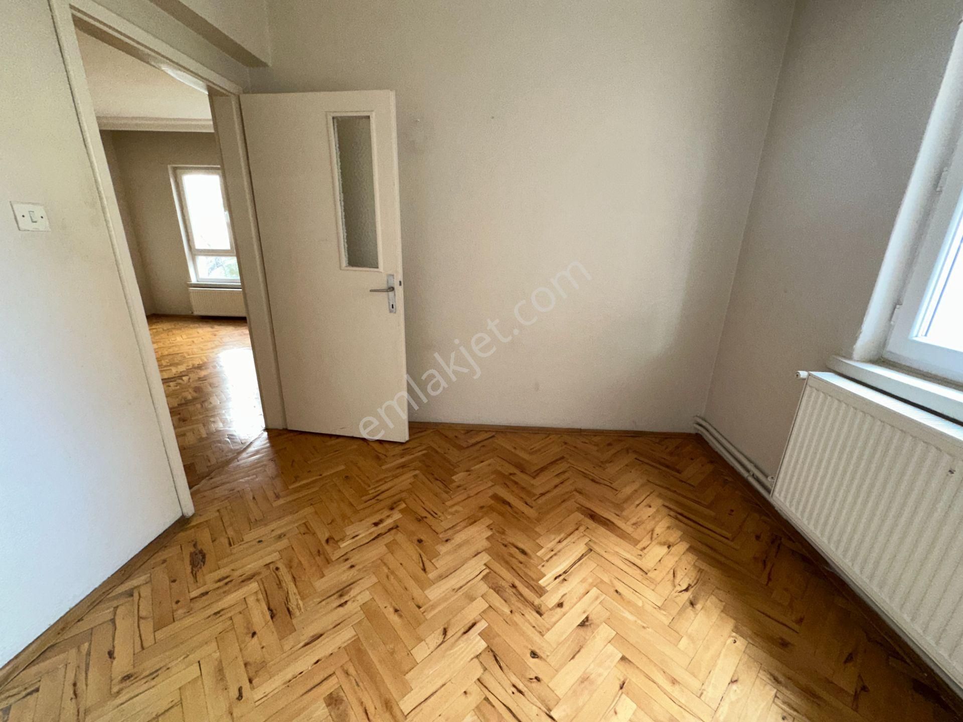 Turyap'tan Köşk Mah Dutluk Yakını 1.kat 3+1 120m2 Caddelere Ve Dutluk Metro Yakını Merkezi Lokasyon - Görsel 24