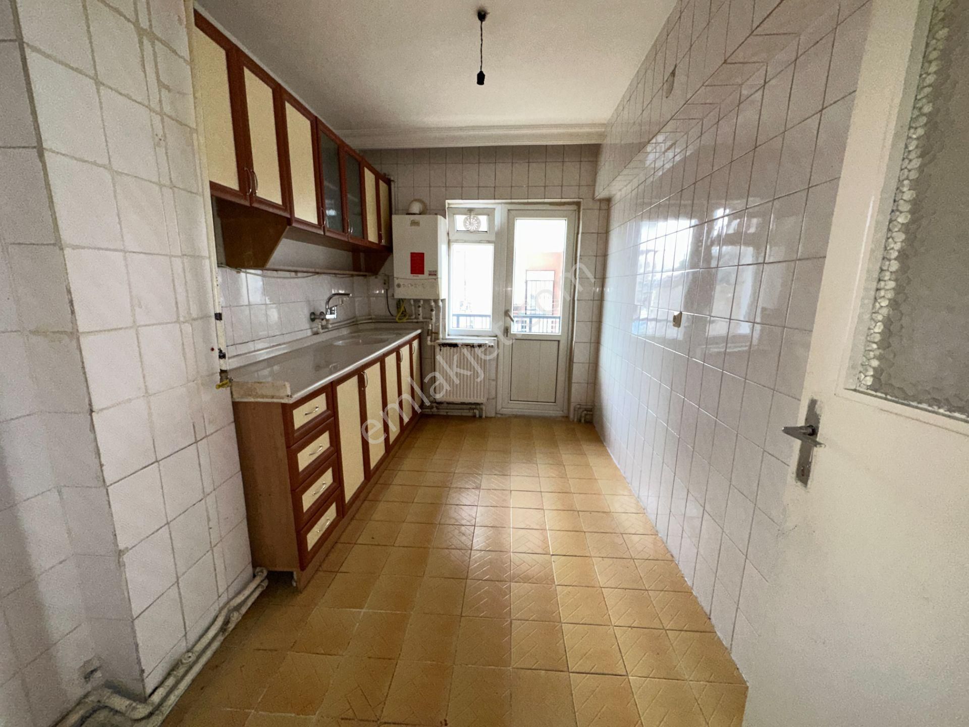 Turyap'tan Köşk Mah Dutluk Yakını 1.kat 3+1 120m2 Caddelere Ve Dutluk Metro Yakını Merkezi Lokasyon - Görsel 8