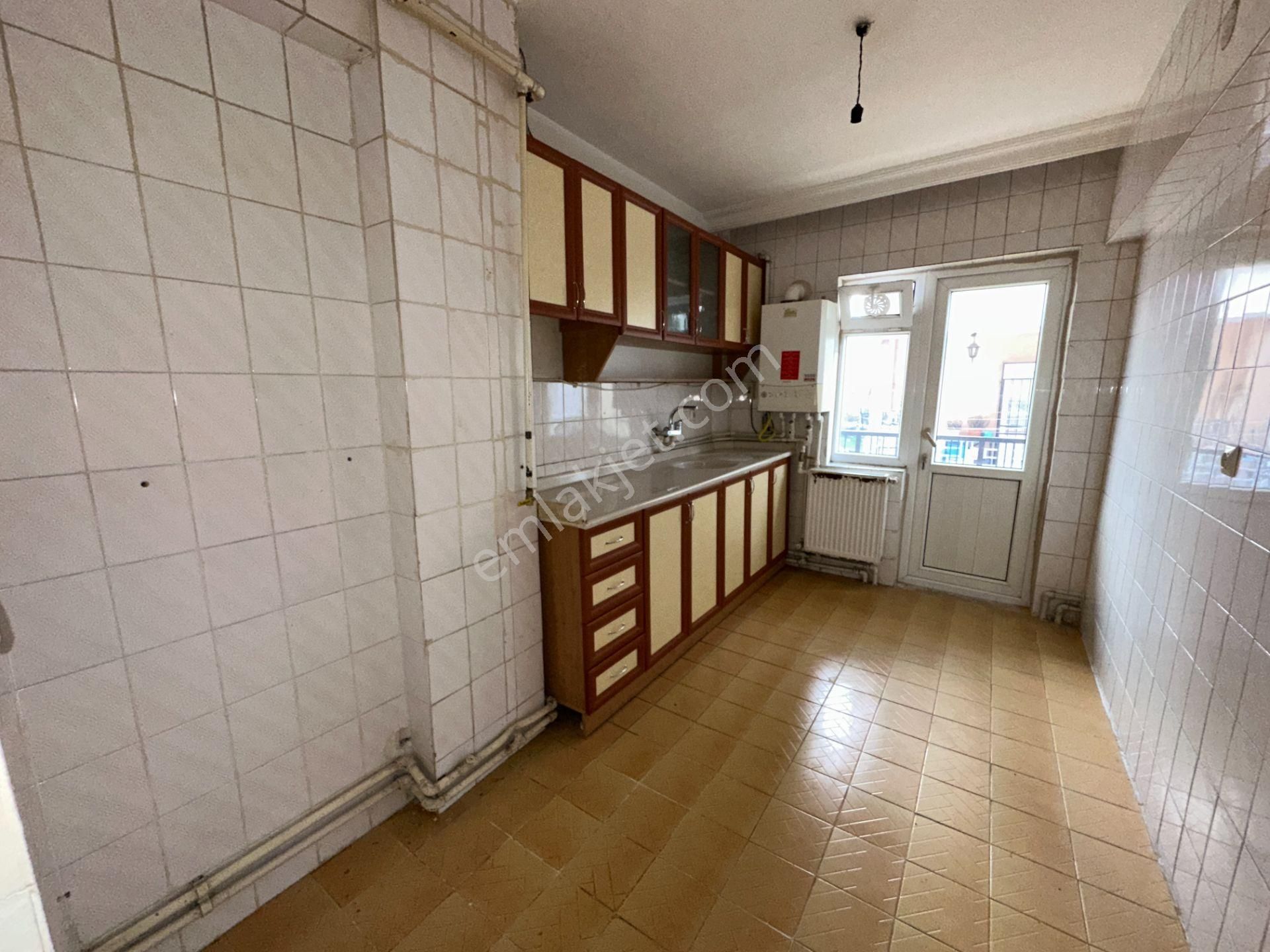 Turyap'tan Köşk Mah Dutluk Yakını 1.kat 3+1 120m2 Caddelere Ve Dutluk Metro Yakını Merkezi Lokasyon - Görsel 7