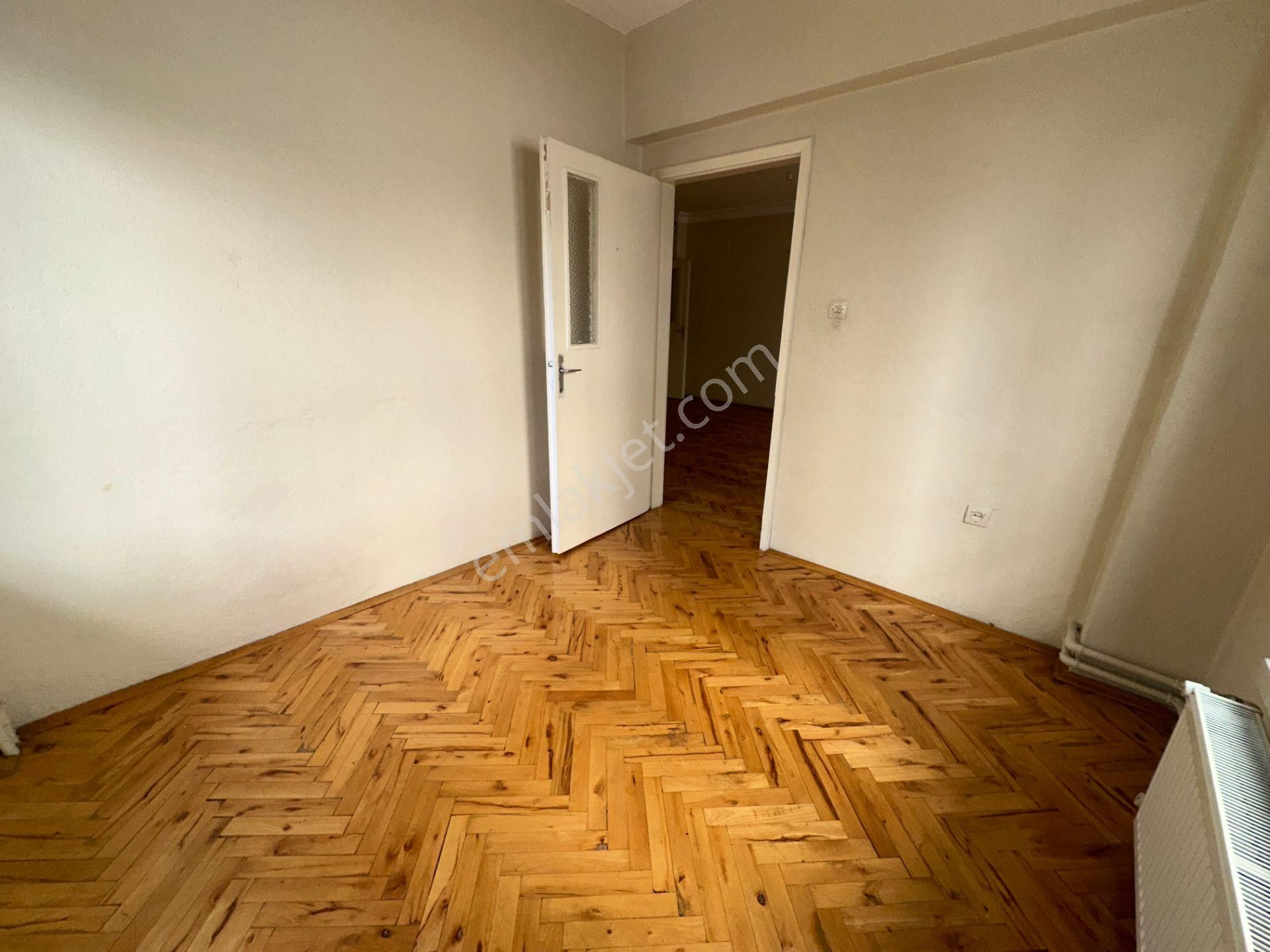 Turyap'tan Köşk Mah Dutluk Yakını 1.kat 3+1 120m2 Caddelere Ve Dutluk Metro Yakını Merkezi Lokasyon - Görsel 28