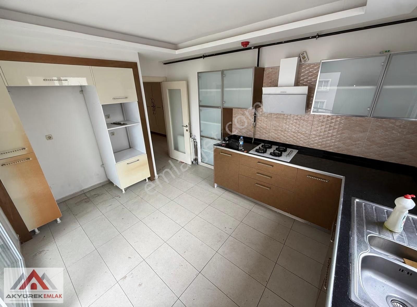 Akyürek'ten Soli Cıvarı Aranan Daire. Geniş Odalar Kapalı Mutfak - Görsel 24
