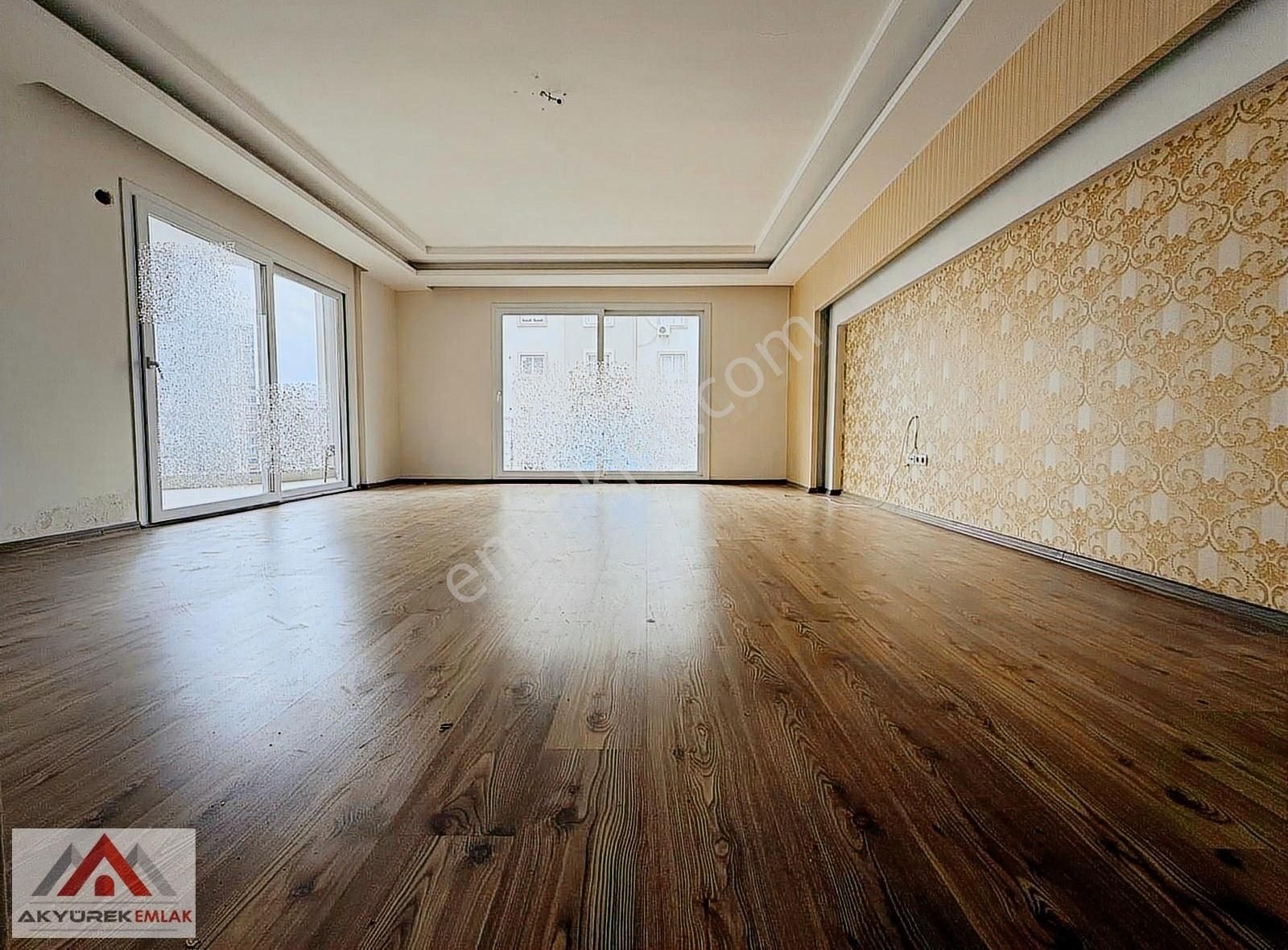 Akyürek'ten Soli Cıvarı Aranan Daire. Geniş Odalar Kapalı Mutfak