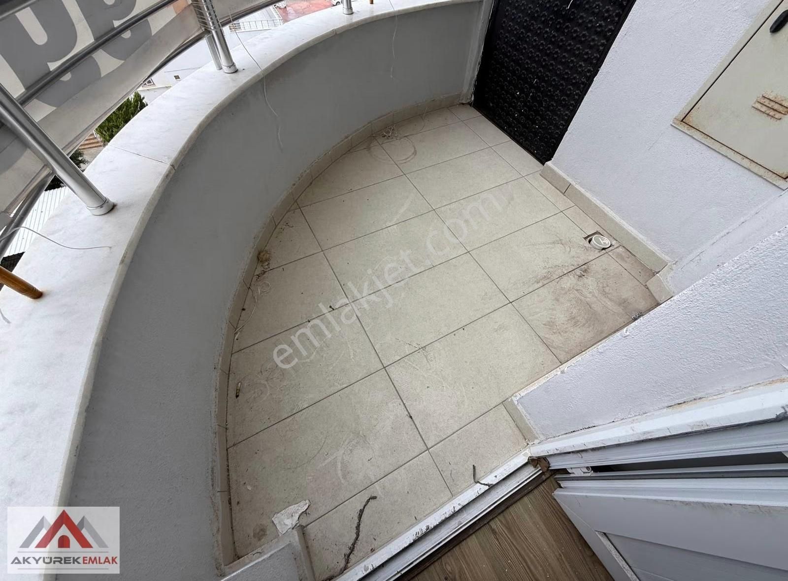 Akyürek'ten Soli Cıvarı Aranan Daire. Geniş Odalar Kapalı Mutfak - Görsel 19